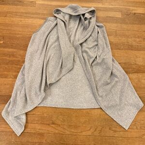 R Fashion gray fleece sleeveless open front tunic wrap size small S 
 b65